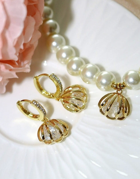 Hoops "Snäckskal" – 24K Guldpläterade med Cubic Zirconia